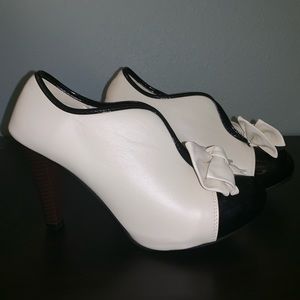 Black and Creme Manxixi Heels